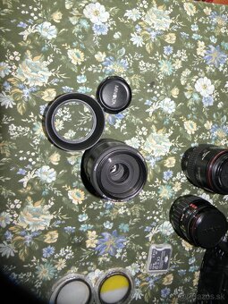 Sony Alpha A100 s objektivmi a prislusenstvom - 11