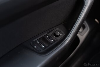 Volkswagen Passat R-Line 2.0 TDI -2022- Elegance M6 - 11