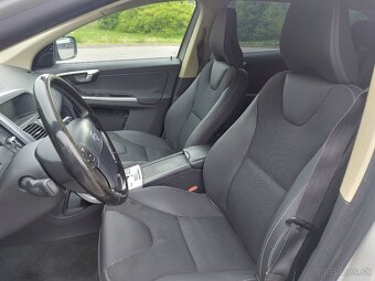 Volvo XC60 D5 AWD Momentum Geartronic - 11