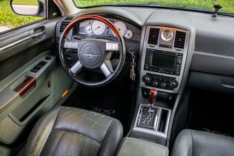 Chrysler 300 C 5.7L V8 - 11