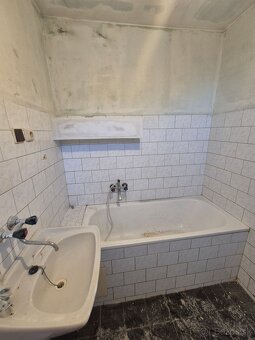 Na predaj 3 izbový rodinný dom v Kolárove - 11