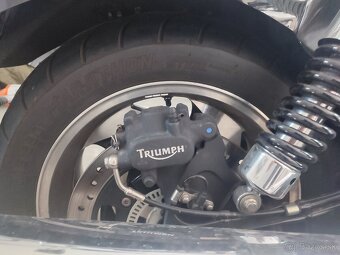 TRIUMPH ROCKET III Roadster - 11