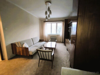 Priestranný 1-izbový byt v tehlovej bytovom dome - 11