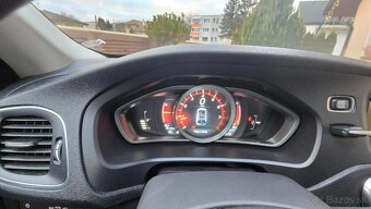 Volvo V40 1.6 Turbo benzín - 11