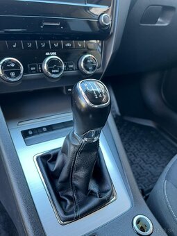 Octavia Combi Ambition 2.0 TDI bez AD blue - 11