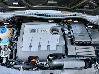seat leon 1,6 TDI v čiernej metalize - 11