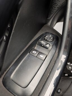 Peugeot 208 1.6 HDI - 11