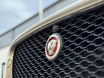 Jaguar F-Pace 2.0D I4 180k Prestige 76TKM PANORAMA KAMERA - 11