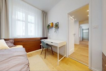 Elegantný, zrekonštruovaný veľkometrážny byt v centre Bratis - 11