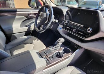 Toyota Highlander 2.5-HYBRID-PANORAMA-TAŽNÉ2T - 11