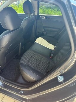 Kia Ceed 1,5 T-GDI 160PS M6 GOLD 10/2023 - 11