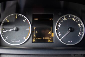 Land Rover Discovery 3.0 TDV6 SE - 11