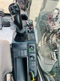 Pásové rypadlo Volvo EC220EL - 11