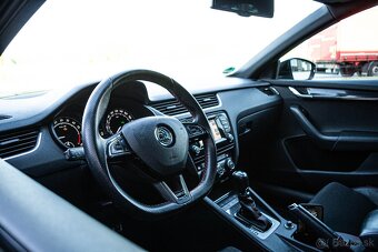 Škoda Octavia Combi 2.0 TDI DPF RS DSG - 11