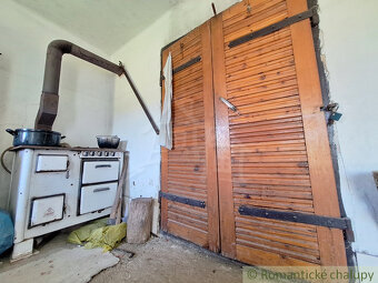 Poschodová chatka s vinohradom v malebnej dedinke Modrany - 11