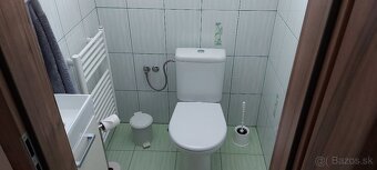 REZERVOVANÉ, Praktický RD s krásnou záhradou. - 11