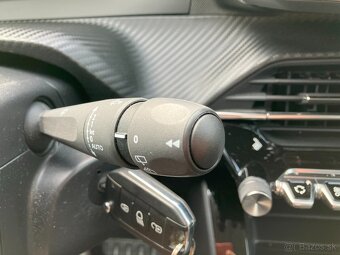 Peugeot 2008 1.2 PureTech 100 Allure, M6 - 11