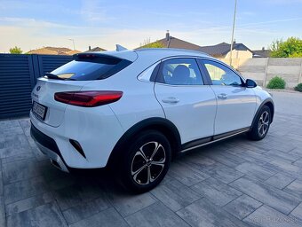 Predám KIA XCeed 1.6 GDi Plug-In Hybrid Gold A/T - 11