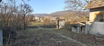 SLOVREAL: Pozemok s chalupou v nádhernom prostredí Malých Ka - 11