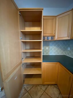 Moderná kuchynská linka so spotrebičmi - 11