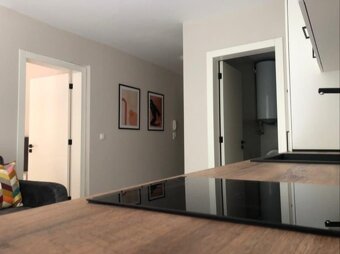 LUXUSNE zrekonštruovaný a zariadený byt s parkovacím státím  - 11