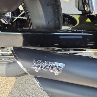 Honda Shadow VT750 C2B Black Spirit - 11