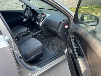 Kia Ceed 1.4 66kw ČR klima serviska - 11