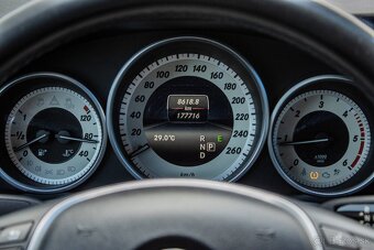 Mercedes-Benz E trieda Sedan 220 CDI BlueTEC / NELAKOVANÉ - 11