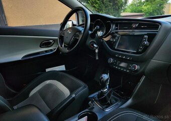 Kia Cee´d 1.6-NAVI-KAMERA-TOP VÝBAVA - 11