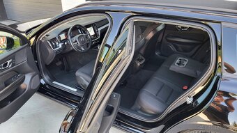 Volvo V60 B4 Momentum A/T - 11