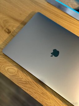 Macbook Pro 16” Space Gray - 11