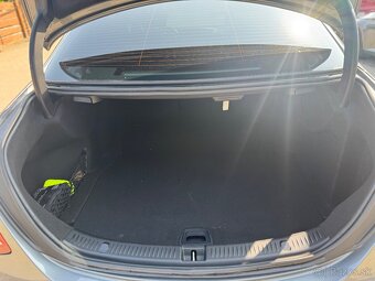Mercedes-Benz E trieda Sedan 200 A/T - 11