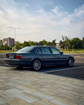 BMW 740iL E38 - 11