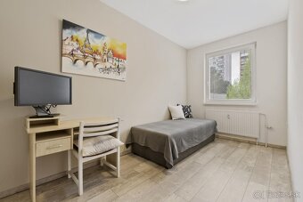 Priestranný 4-izbový byt s loggiou, 2 kúpeľňami a šatníkom - 11