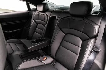 Porsche Taycan - 11