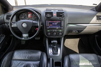 Volkswagen Golf 2.0 TDI Comfortline DSG - 11
