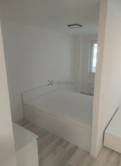 Moderný 1,5-izbový byt s loggiou a garážovým státím – Trnava - 11