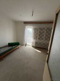 Rodinný dom s veľkým pozemkom na hlavnej ulici - Bešeňov - 11