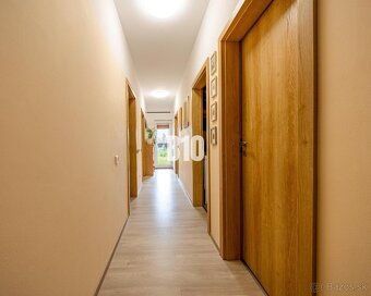 PRIESTRANNÝ 4-IZBOVÝ BYT S LOGGIOU A GARÁŽOU V REZIDENCII PR - 11