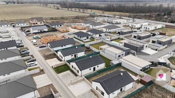 Krásny 4 izbový RD bungalov 114,25 m2 na pozemku 494 a 533 m - 11