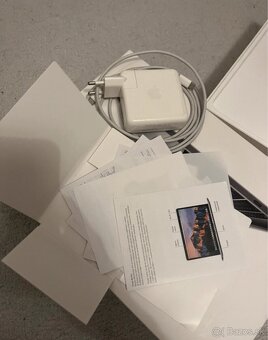MacBook Pro 2016 – 13” Retina, 256GB SSD, 8GB RAM, Intel i5 - 11