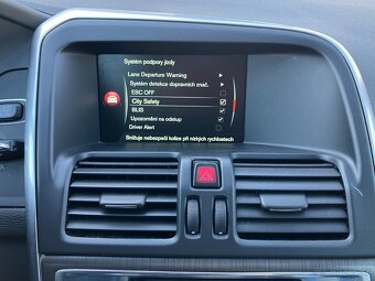 Volvo XC60 D4 2.4L Drive-E Inscription Geartronic AWD - 11