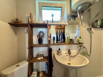 MAĎARSKO - JAZERO RAKACA - POSCHODOVÁ 4 IZBOVÁ CHATA, KUCHYŇ - 11