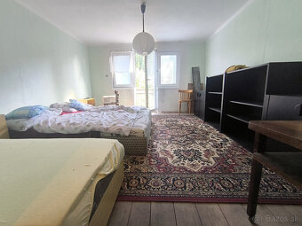 - R E Z E R V O V A N É - DOM CHALUPA V TICHEJ BOČNEJ ULICI  - 11