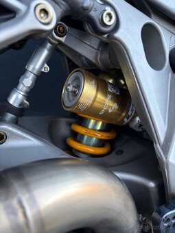 MV Agusta Brutale 910R - 11