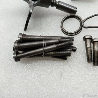 MANET 90 ŠROUBY MOTORU ORIGINÁL - 11