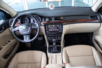 Škoda Superb Combi 3.6 FSI V6 4x4 Elegance DSG - 11