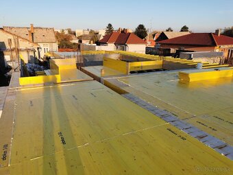 Výstavba domov, hrubá stavba, základová doska, betónové plot - 11