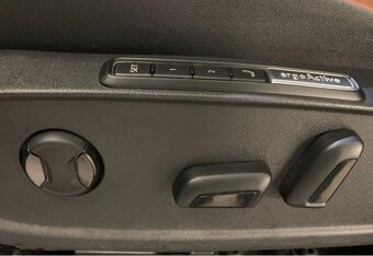 VW ID.4 150KW / ŤAŽNÉ / TEPELKO / PANO / MATRIX / 360 KAMERA - 11