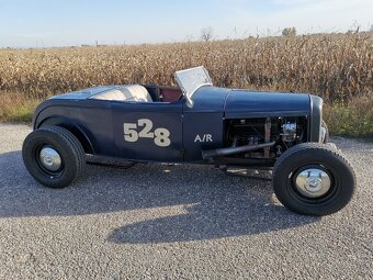 1932 Ford Roadster Hot Rod - 11